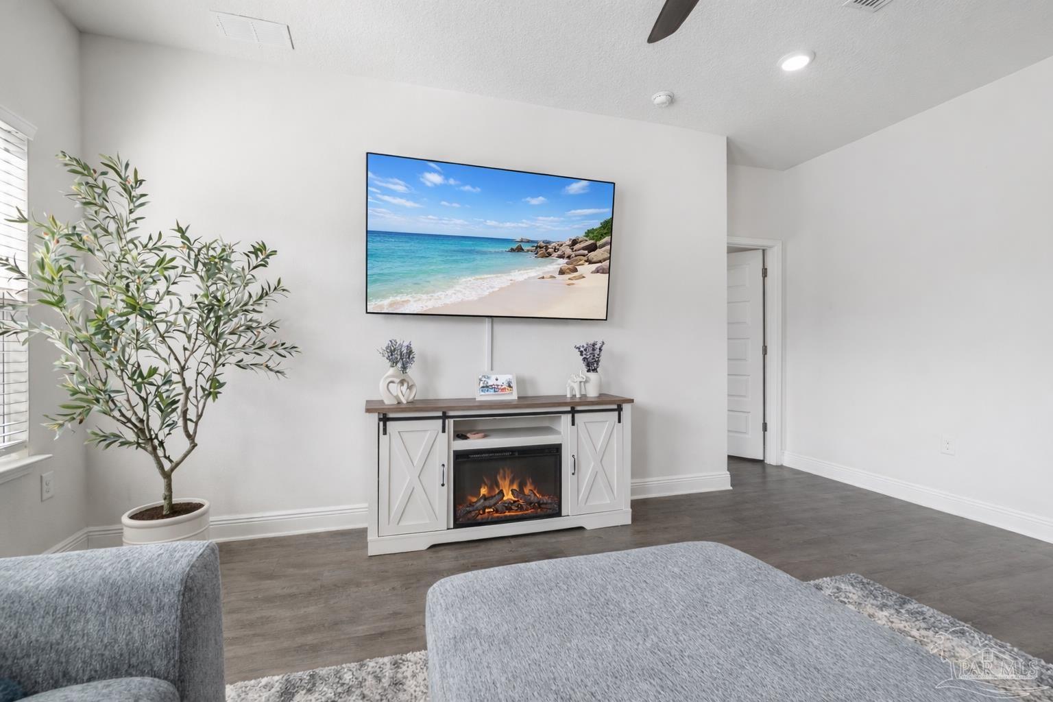 7979 Burnside Loop Pensacola, FL 32526 - Photo 5 of 49