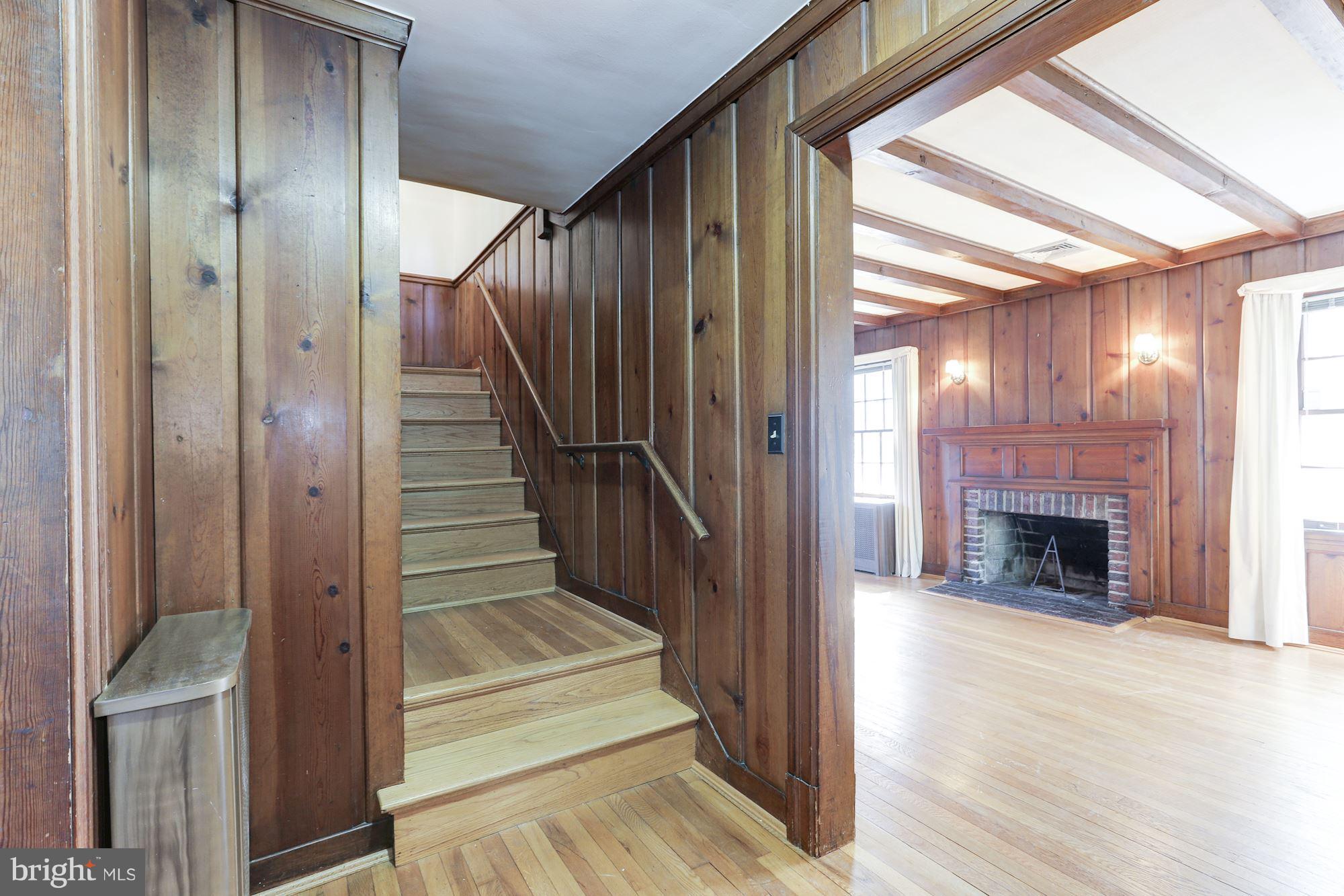 4003 North Glebe Road Arlington, VA 22207 - Photo 3 of 23 Entryway