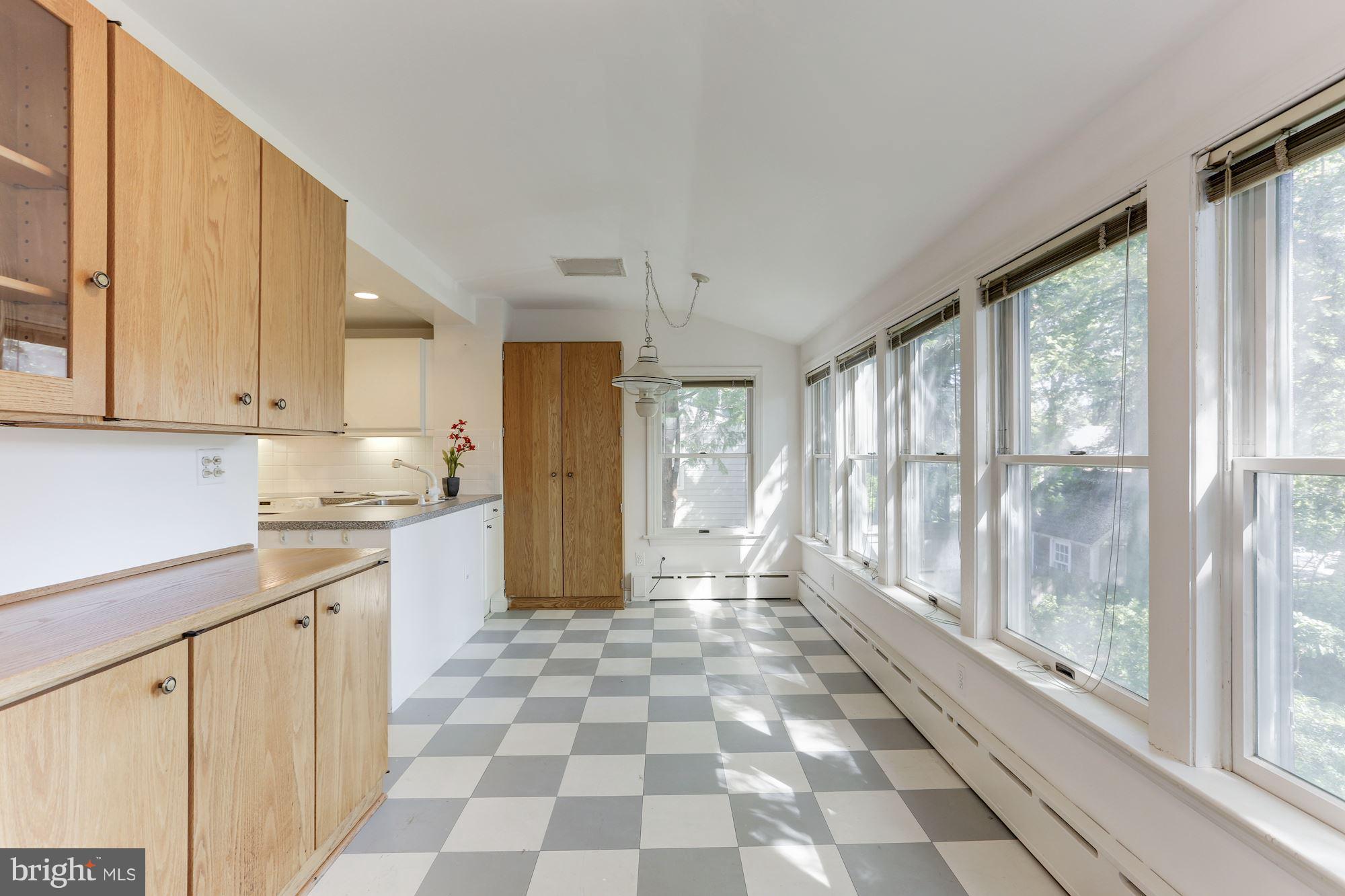 4003 North Glebe Road Arlington, VA 22207 - Photo 8 of 23 Breakfast Room