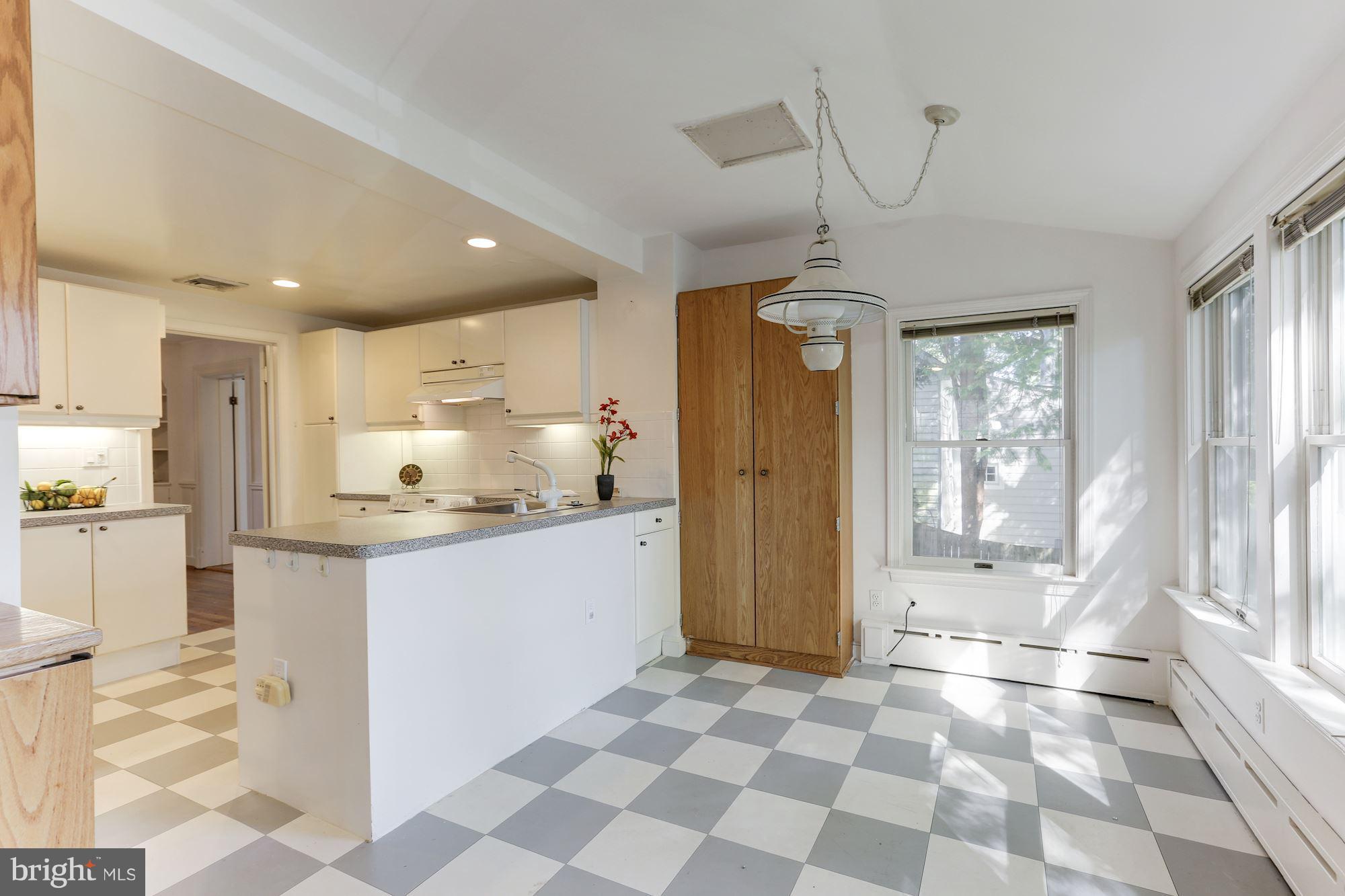 4003 North Glebe Road Arlington, VA 22207 - Photo 9 of 23 Kitchen