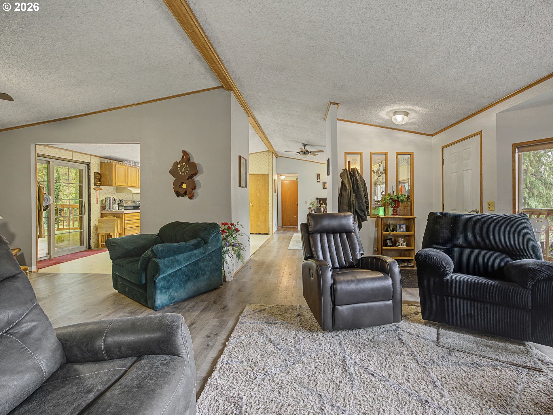 41180 Southeast Kubitz Road Sandy, OR 97055 - Photo 9 of 35 a living room with furniture and a couch