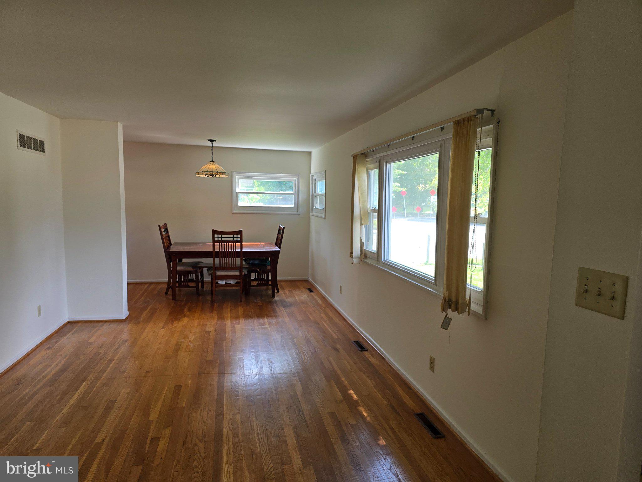 18 Pearson Drive Newark, DE 19713 - Photo 6 of 60 Beautiful hardwood flooring!