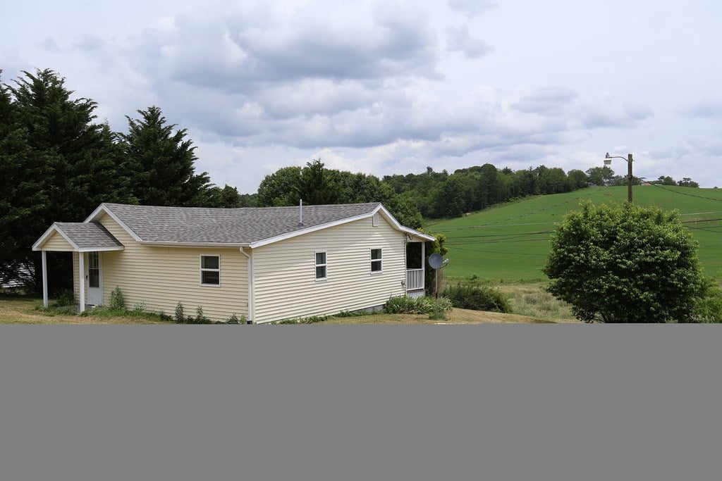 884 Eagle Bottom Road Fries, VA 24330 - Photo 11 of 38 Gallery Image 11