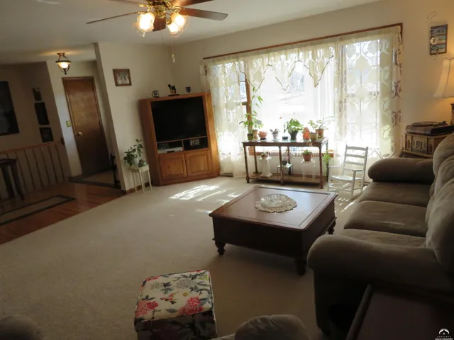 $425,800 | 302 West Cynthia Street, McLouth, KS 66054