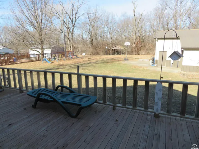 $425,800 | 302 West Cynthia Street, McLouth, KS 66054