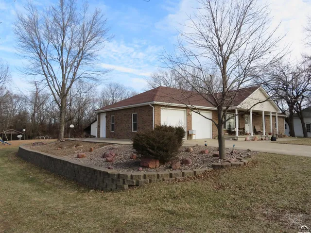 $425,800 | 302 West Cynthia Street, McLouth, KS 66054