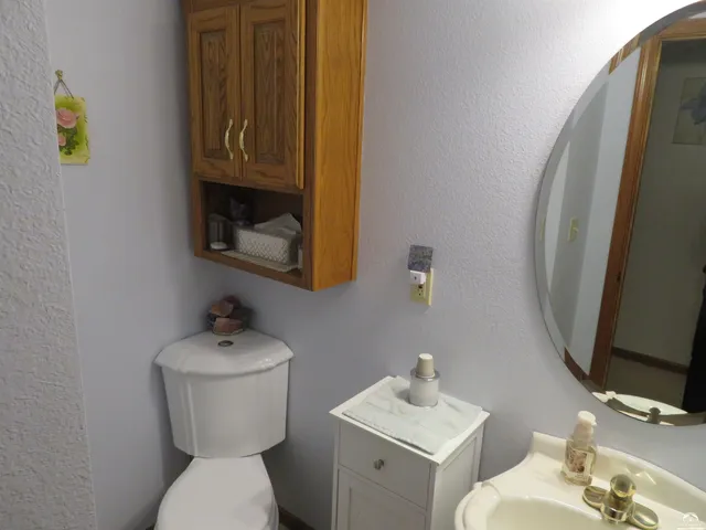 $425,800 | 302 West Cynthia Street, McLouth, KS 66054