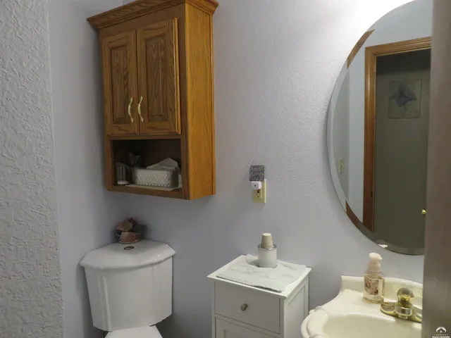 $425,800 | 302 West Cynthia Street, McLouth, KS 66054