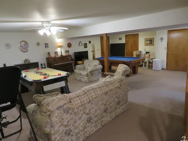 $425,800 | 302 West Cynthia Street, McLouth, KS 66054