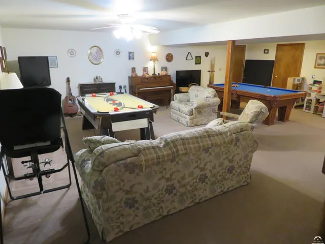 $425,800 | 302 West Cynthia Street, McLouth, KS 66054