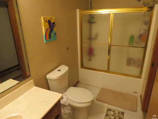 $425,800 | 302 West Cynthia Street, McLouth, KS 66054