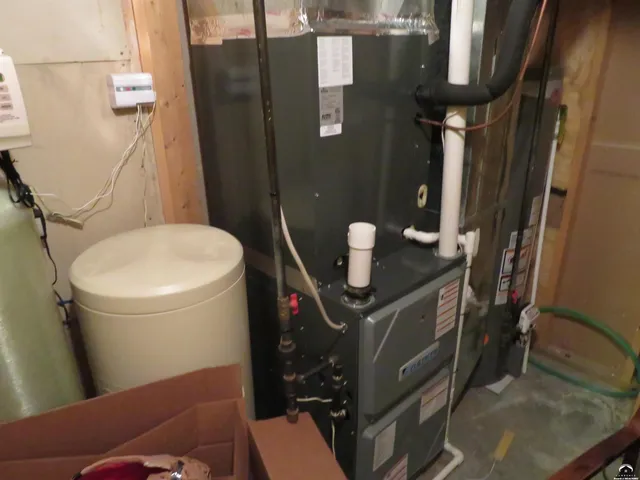 $425,800 | 302 West Cynthia Street, McLouth, KS 66054