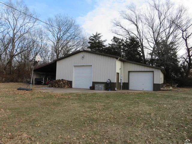 $425,800 | 302 West Cynthia Street, McLouth, KS 66054