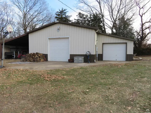 $425,800 | 302 West Cynthia Street, McLouth, KS 66054