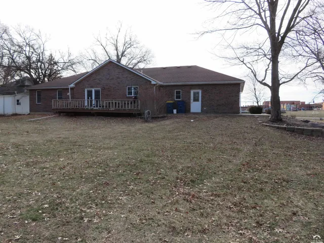 $425,800 | 302 West Cynthia Street, McLouth, KS 66054