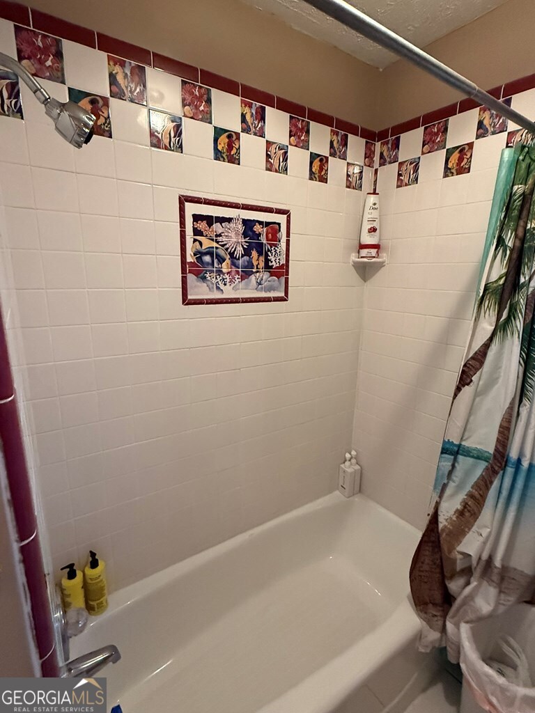 1158 Holly Grove Circle Northeast Dalton, GA 30721 - Photo 13 of 20 a bathroom with a bathtub