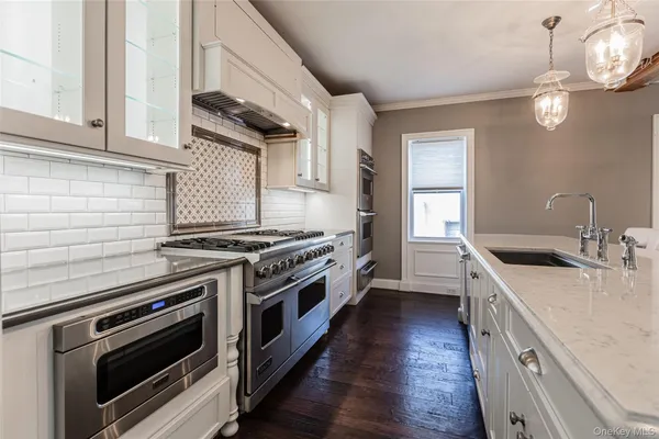 $4,000 | 606 East Jericho Turnpike, Huntington Station, NY 11746