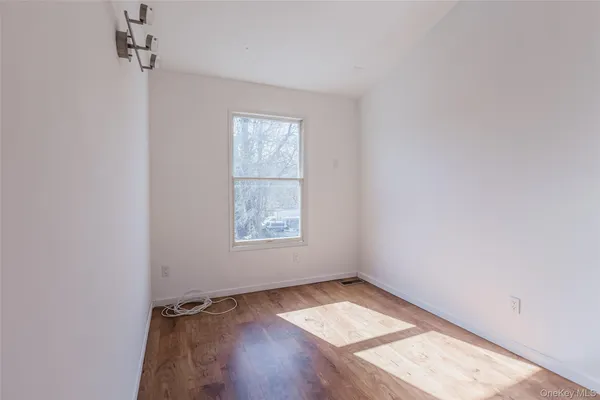 $4,000 | 606 East Jericho Turnpike, Huntington Station, NY 11746