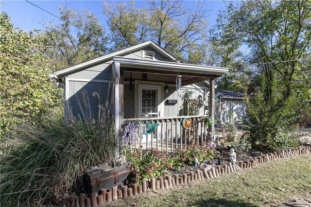 $219,950 | 131 North Garfield Street, Bonner Springs, KS 66012