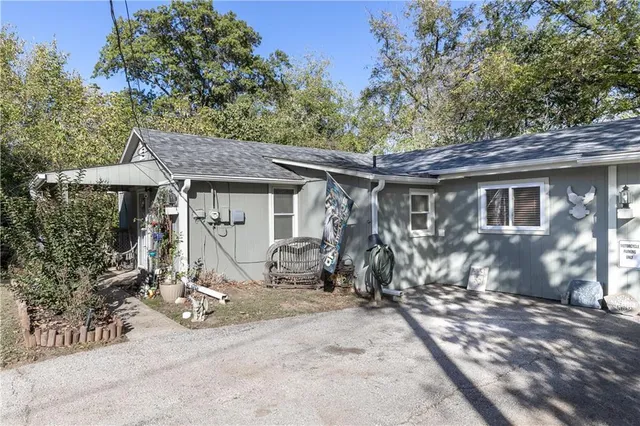 $219,950 | 131 North Garfield Street, Bonner Springs, KS 66012