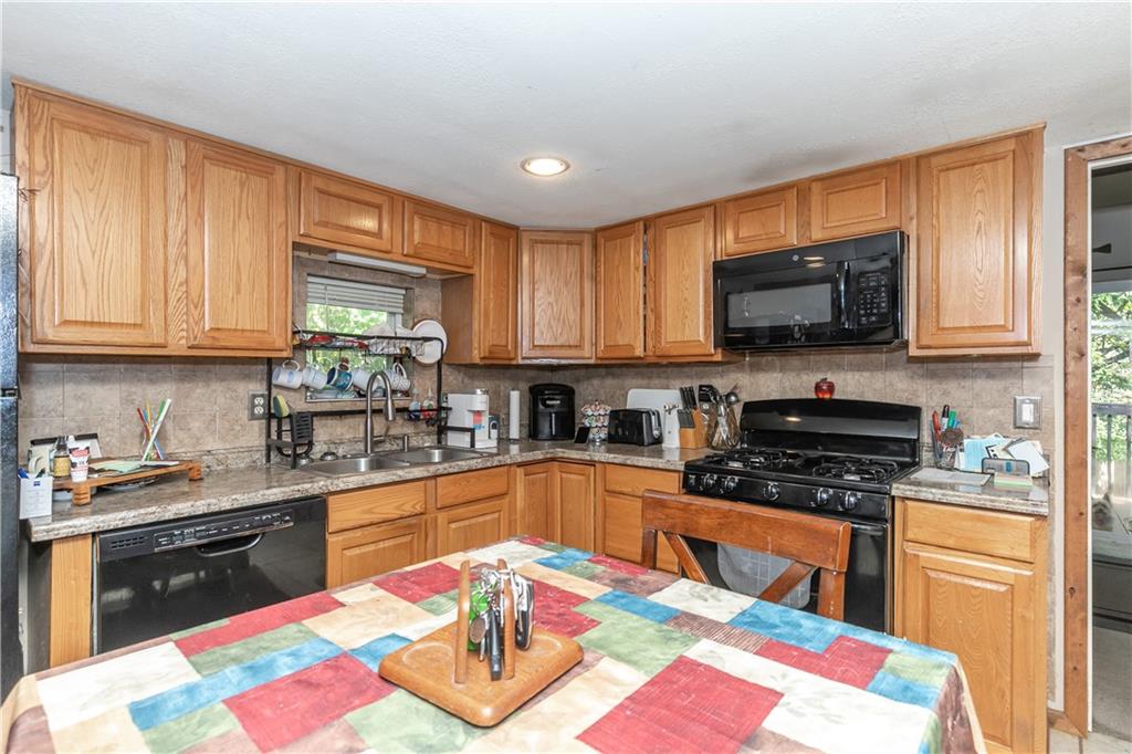 131 North Garfield Street Bonner Springs, KS 66012 - Photo 25 of 47