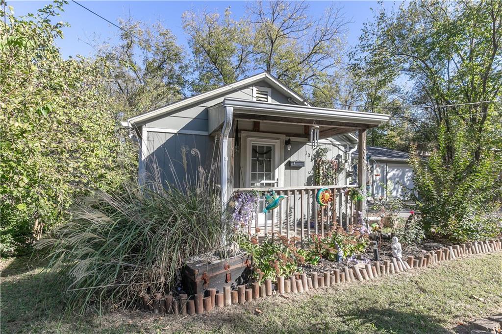 131 North Garfield Street Bonner Springs, KS 66012 - Photo 6 of 47