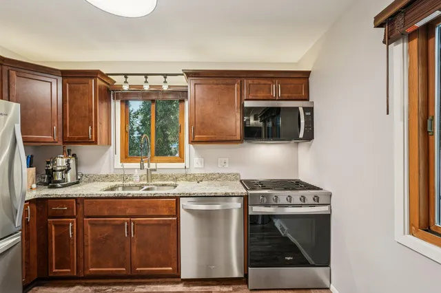 $244,900 | N76-w14595 North Point Court, Menomonee Falls, WI 53051