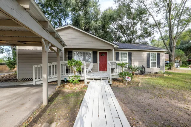a view of a house with backyard sitting area and garden