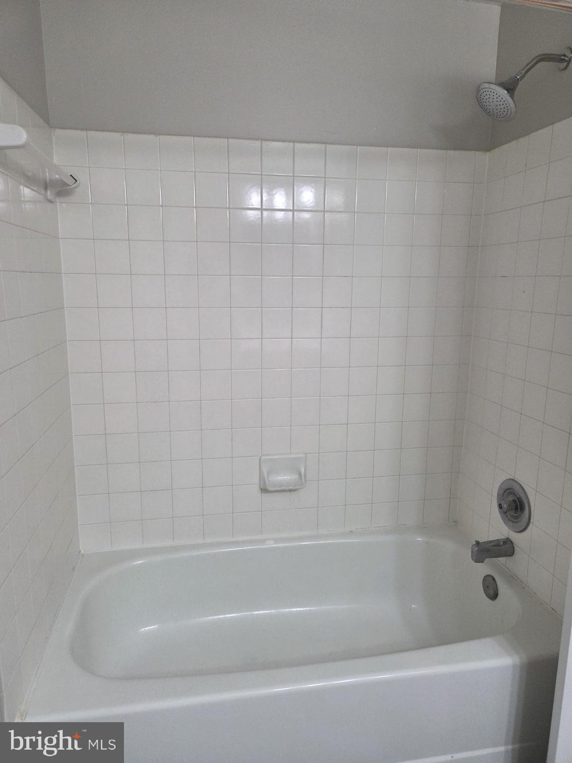 17535 Longview Lane Olney, MD 20832 - Photo 15 of 24 Primary Bath