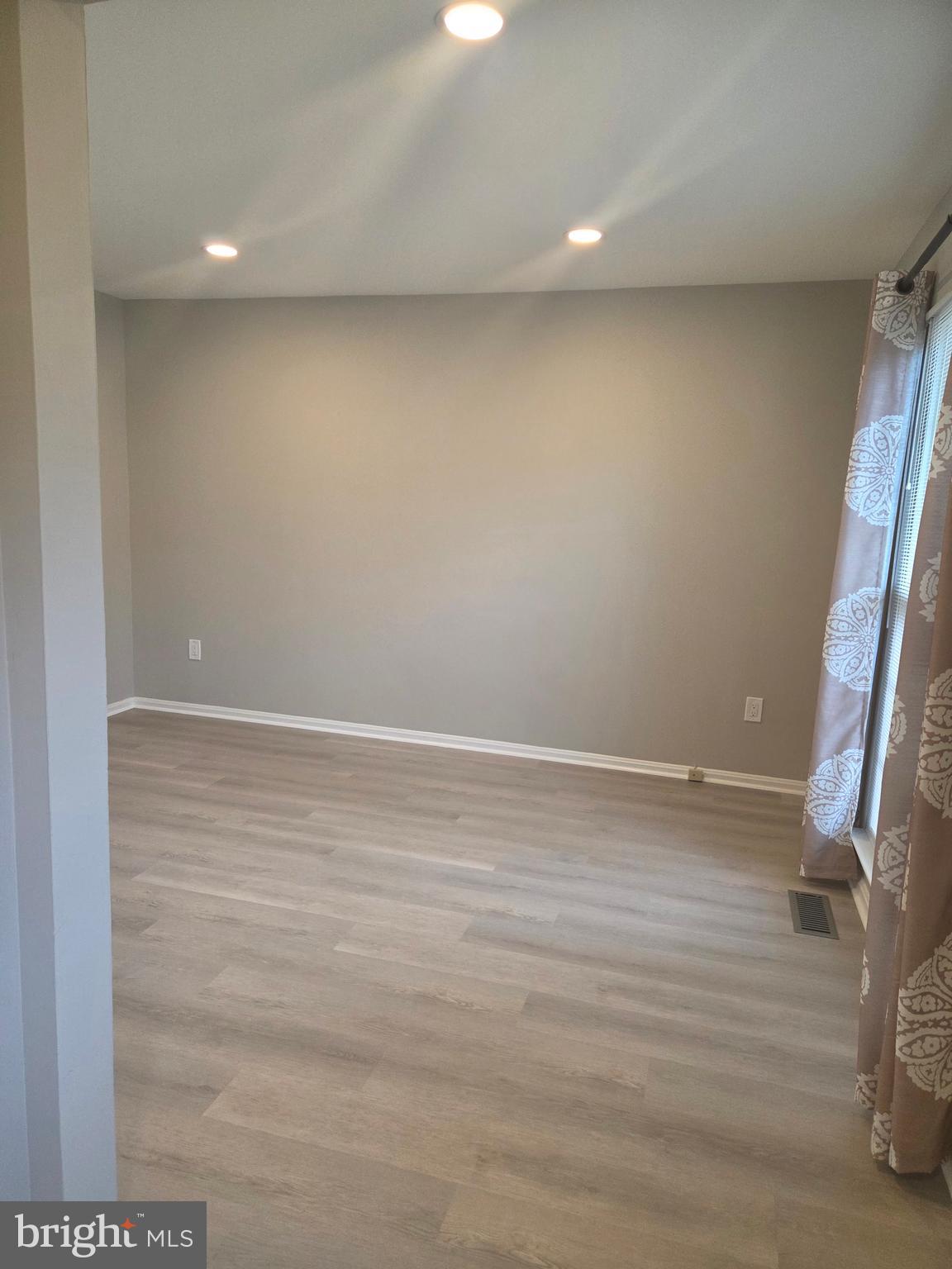 17535 Longview Lane Olney, MD 20832 - Photo 17 of 24 Living room
