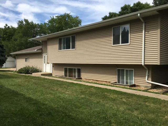 $930 | 703 North 5th Street, Unit 2, Marshall, MN 56258