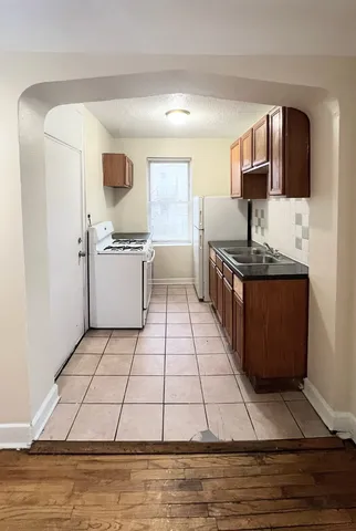 $900 | 819 West 83rd Street, Unit 1N, Chicago, IL 60620