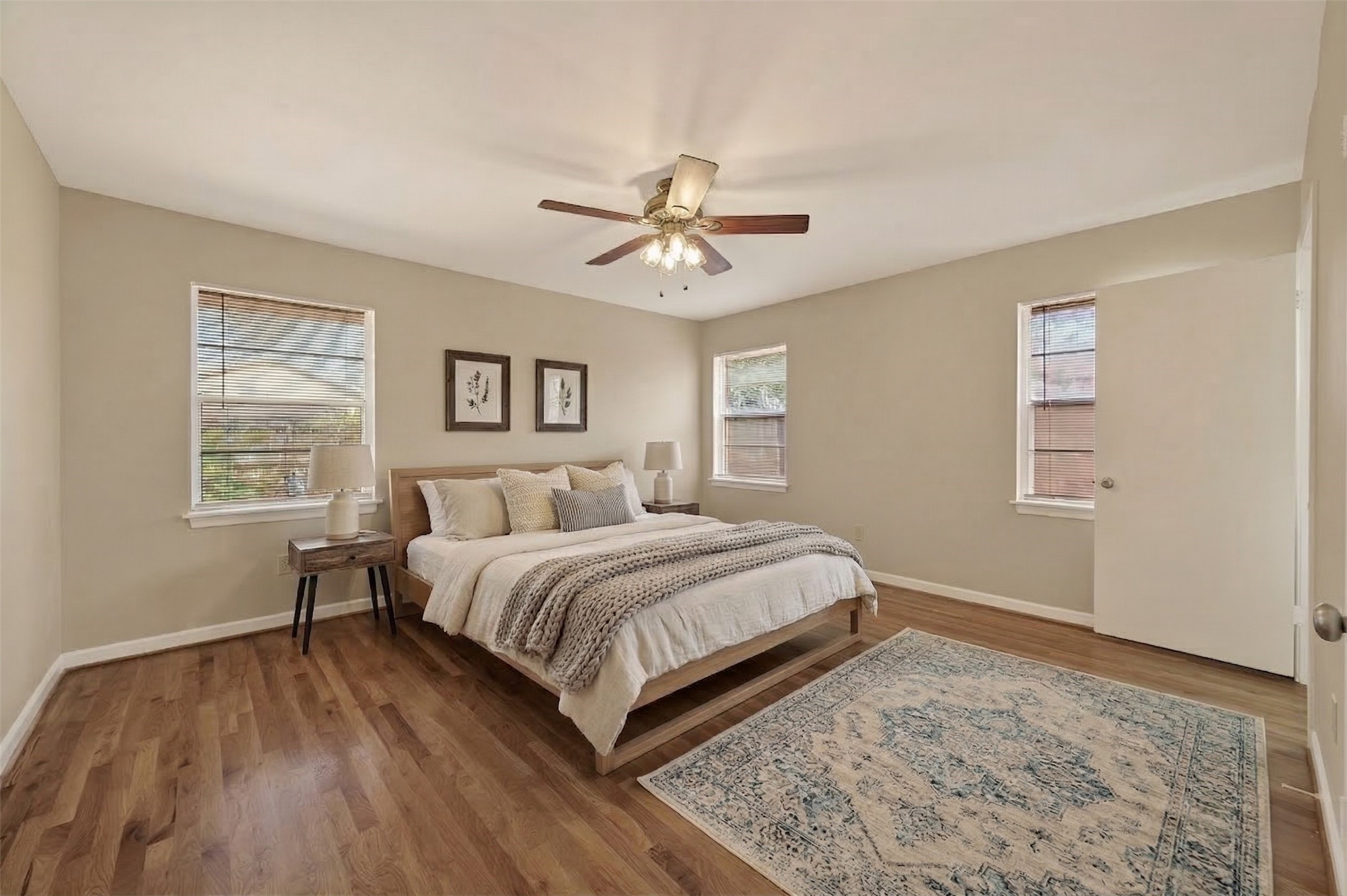 5646 Hazen Street Houston, TX 77081 - Photo 22 of 43 *This room is virtually staged