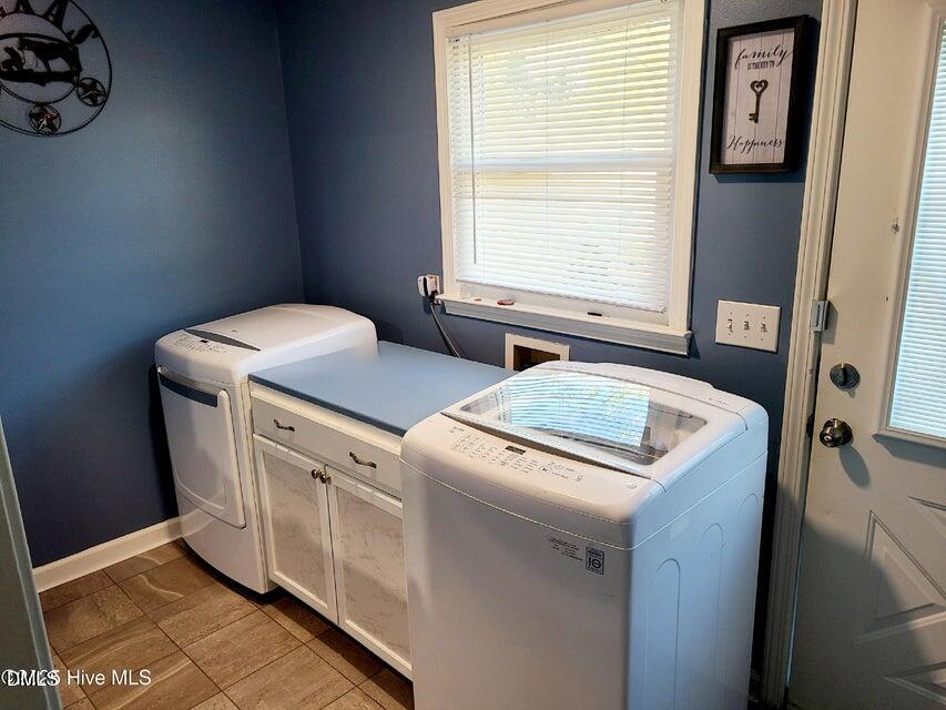 1000 High House Road Clinton, NC 28328 - Photo 21 of 36 a utility room with dryer and washer