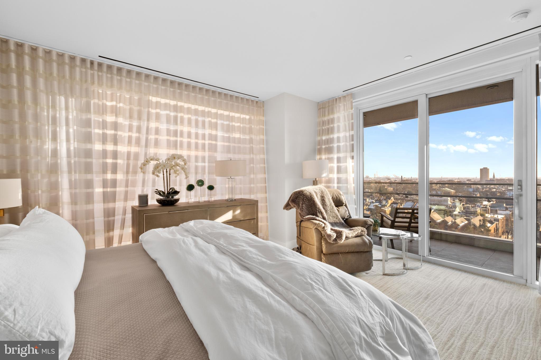 500 Walnut Street, Unit 1001 Philadelphia, PA 19106 - Photo 33 of 60 a spacious bedroom with a large bed and large windows