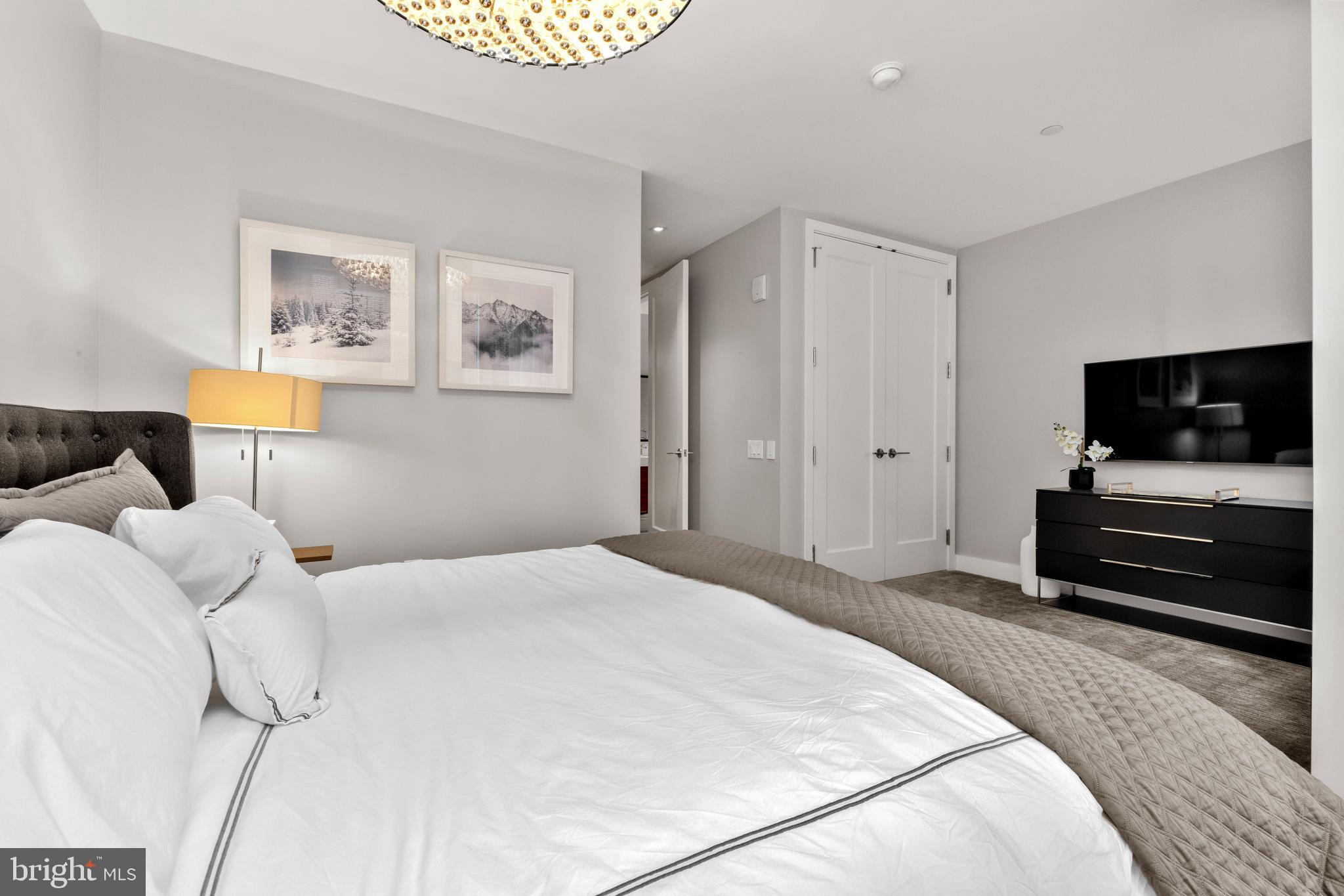 500 Walnut Street, Unit 1001 Philadelphia, PA 19106 - Photo 51 of 60 a bedroom with a bed and flat screen tv