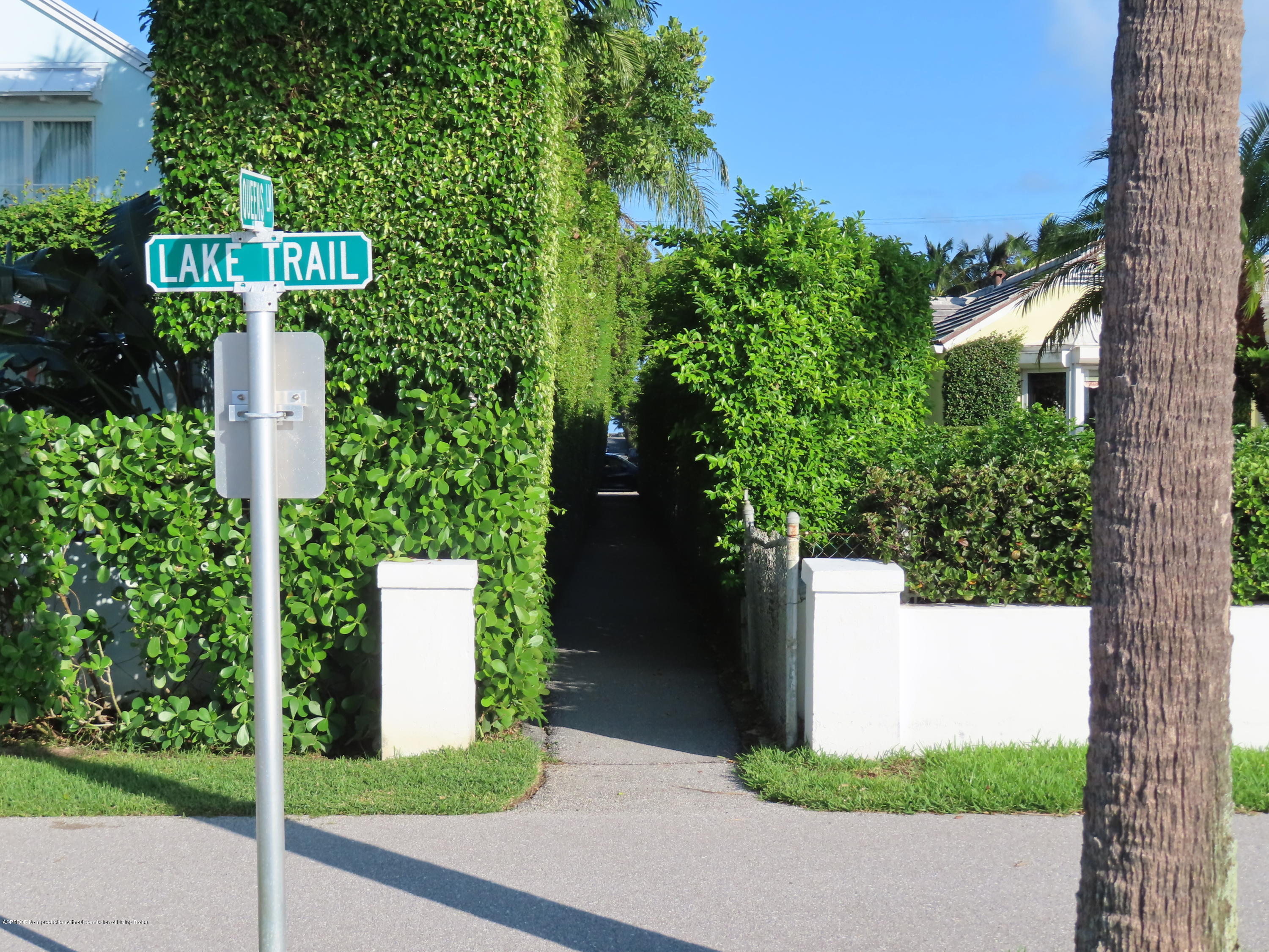 223 Colonial Lane Palm Beach, FL 33480 - Photo 16 of 23 Queens Lane Walkway