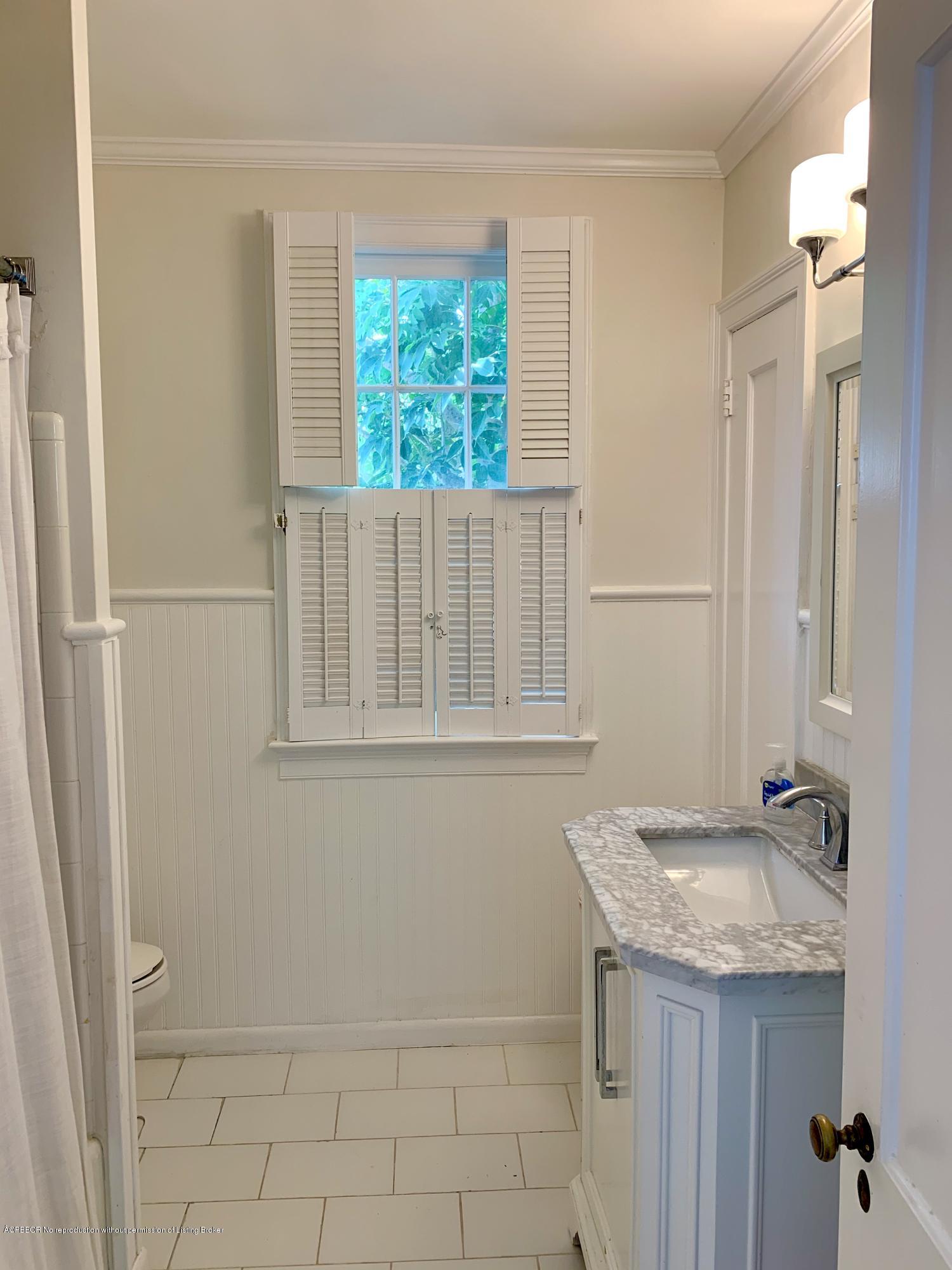 223 Colonial Lane Palm Beach, FL 33480 - Photo 9 of 23 TWHC Guest Bath