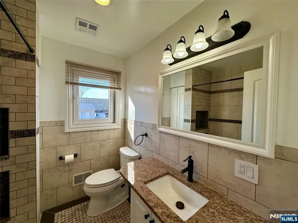 $3,000 | 129 Scoles Avenue, Unit 1, Clifton, NJ 07012