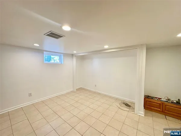 $3,000 | 129 Scoles Avenue, Unit 1, Clifton, NJ 07012