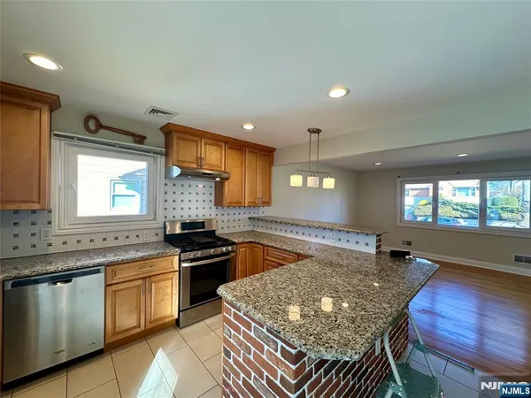 $3,000 | 129 Scoles Avenue, Unit 1, Clifton, NJ 07012