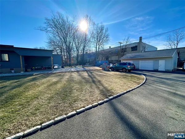 $3,000 | 129 Scoles Avenue, Unit 1, Clifton, NJ 07012