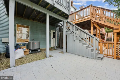 a view of a house with backyard and porch