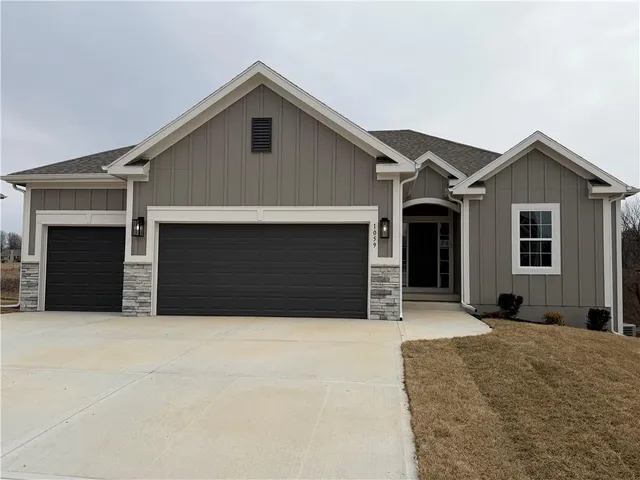 $579,900 | 1059 Fir Lane, Liberty, MO 64068