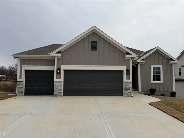 $579,900 | 1059 Fir Lane, Liberty, MO 64068