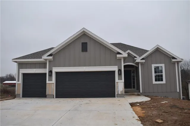 $579,900 | 1059 Fir Lane, Liberty, MO 64068
