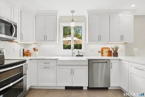 $1,250,000 | 107 Barclay Drive, Stamford, CT 06903