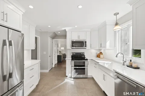 $1,250,000 | 107 Barclay Drive, Stamford, CT 06903