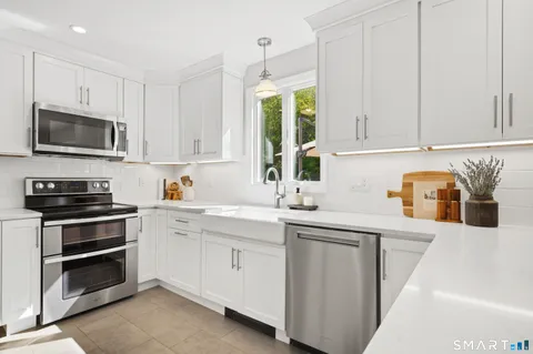 $1,250,000 | 107 Barclay Drive, Stamford, CT 06903