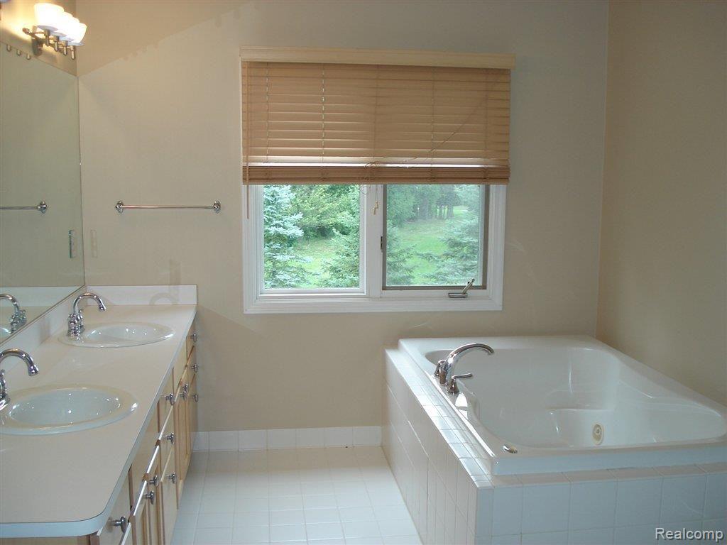 1190 Brunswick Rochester, MI 48309 - Photo 23 of 25 master bath.JPG